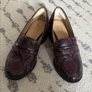 Naturalizer chunky loafers oxblood burgundy snake print size 8.5 Wide